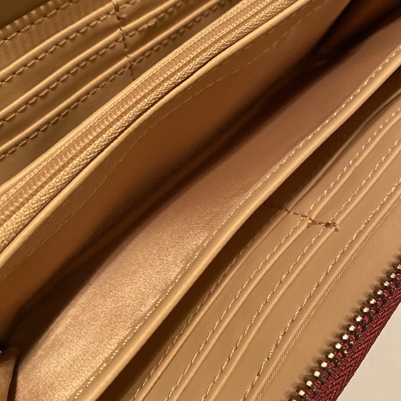 Guess Large Red Leather Bobbi Zip Around Wallet Wristlet - Picture 5 of 6